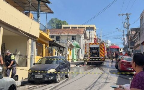 incendio-atinge-vila-de-casas-