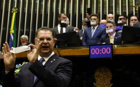 oposicao-ocupa-plenarios-por-a
