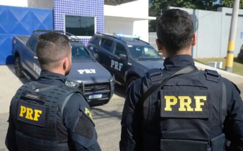 prf-apreende-fuzis-que-estavam