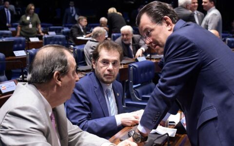 senado-do-amazonas-se-divide-s