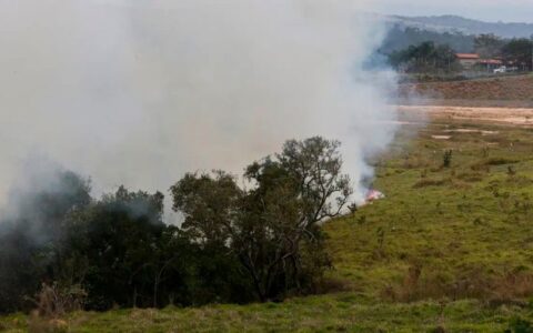 Risco de clima seco e queimadas permanece alto no interior do país
