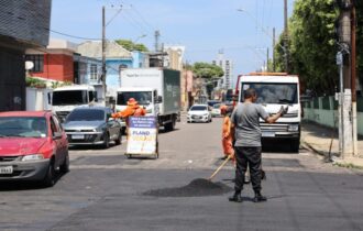 Prefeitura intensifica recapeamento na 7 de Setembro, no Centro de Manaus