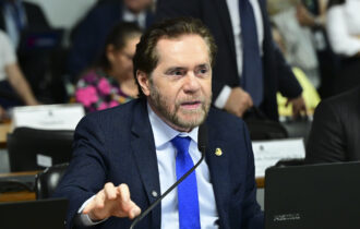 Plínio leva à Comissão de Infraestrutura relato de caos e sofrimento no interior do Amazonas