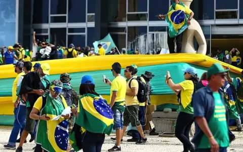 Cientista político vê onda bolsonarista enfraquecida após condenação