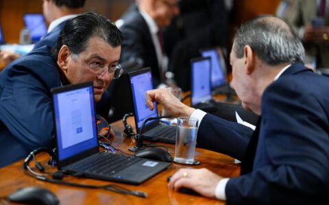 Senadores do Amazonas votam na CCJ contra PEC da Blindagem