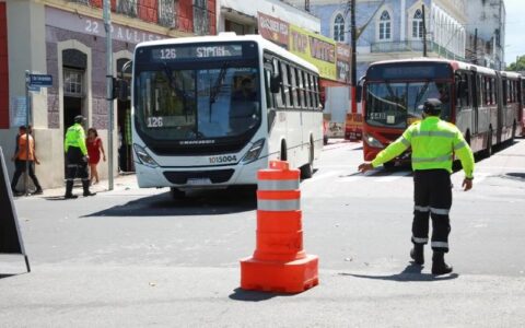 Formação deficiente expõe motoristas despreparados em Manaus