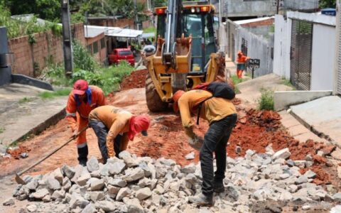 Prefeitura de Manaus realiza manutenção viária no bairro Novo Aleixo
