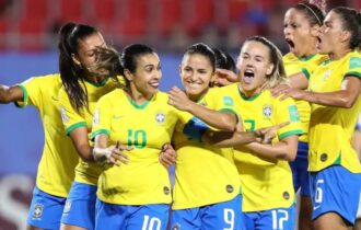 Seleção feminina fecha 2025 com goleada de 5 a 0 sobre Portugal