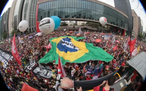 sao-paulo-tem-42-mil-pessoas-e