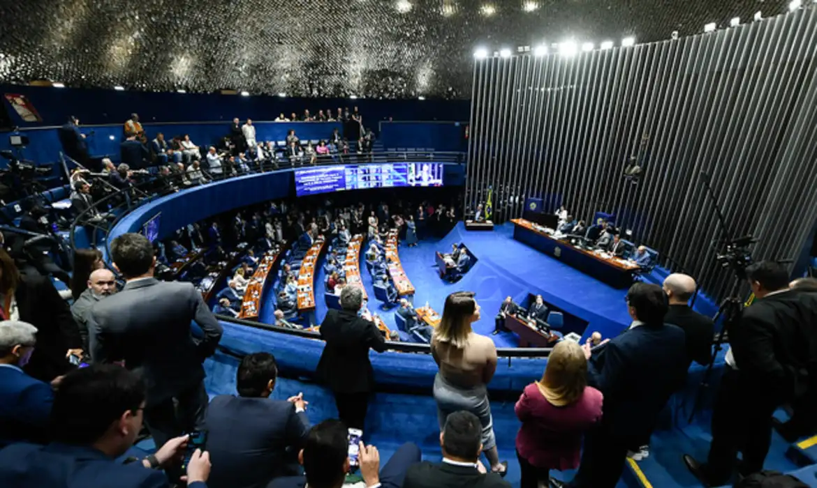 senado-reduz-prazo-de-inelegib
