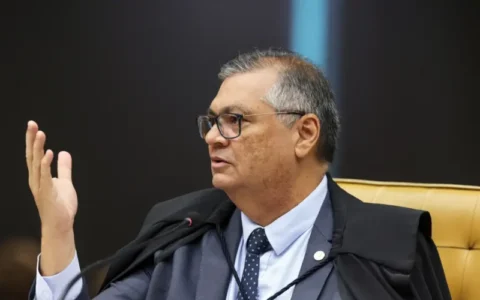 Flávio Dino proíbe leis com "penduricalhos" acima do teto