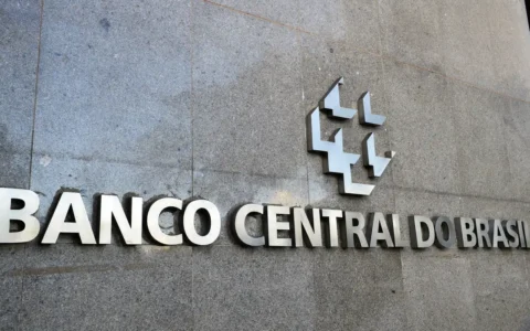 Copom se reúne para decidir se Selic continua em 15% ao ano