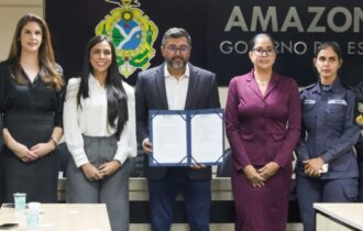 Governador Wilson Lima sanciona lei que autoriza uso de armas de choque por mulheres no Amazonas