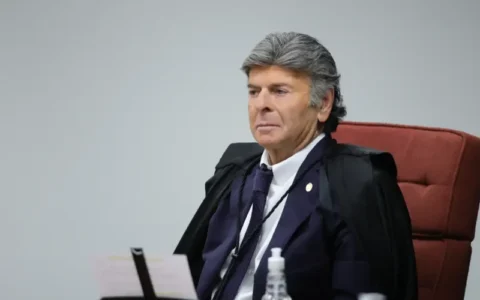 Fux é o terceiro a votar em nova sessão de julgamento de Bolsonaro