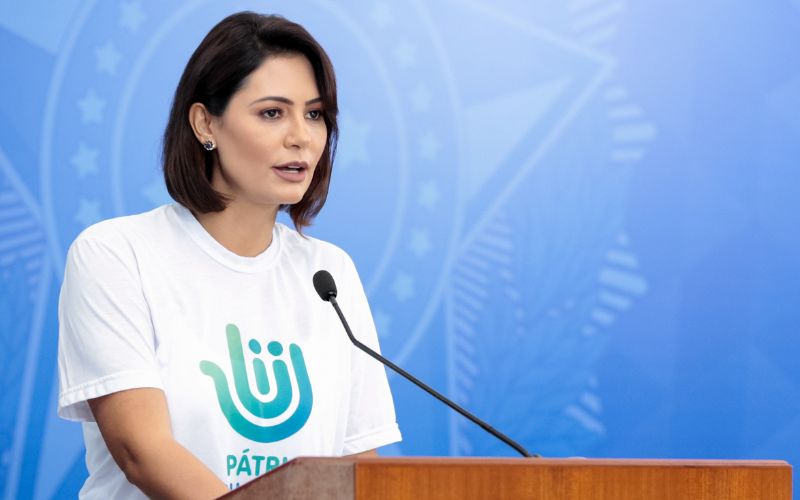 Michelle Bolsonaro aciona a Justiça contra Joice Hasselmann por vídeo que a chama de 'amante'