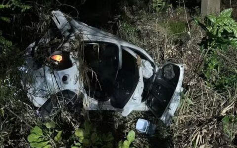 Jovem morre após carro capotar na AM-070, em Iranduba