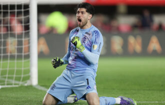 Goleiro Rossi garante a classificação do Flamengo nos pênaltis