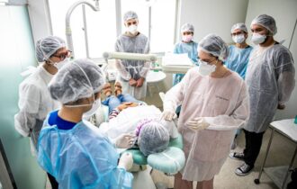 UEA oferece reabilitação facial gratuita e transforma vidas na capital