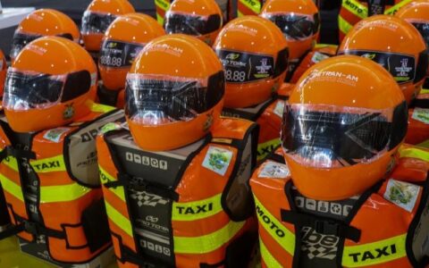 Motoristas e entregadores de app trabalham mais horas e ganham menos, aponta IBGE