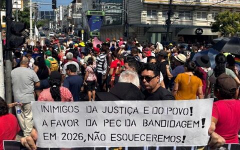 manifestantes-vaiam-deputados-