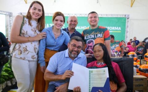 moradores-de-novo-airao-recebe