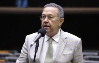 silas-camara-e-alvo-de-critica