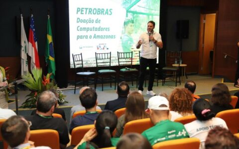 Cerca de 40 escolas da Prefeitura de Manaus recebem doação de computadores da Petrobras