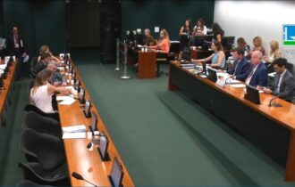 Projeto que limita atuação de siglas menores no STF avança na CCJ da Câmara