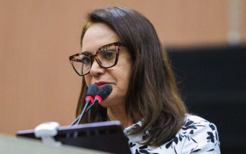 Professora Jacqueline pode usar ALEAM como estágio político bancado pelo povo