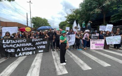 Professores vão às ruas cobrar direitos e se posicionar contra reforma da previdência
