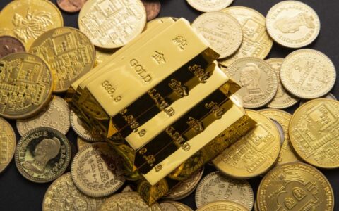 Ouro fecha em alta e atinge nível de US$ 4 mil pela primeira vez, com busca por segurança