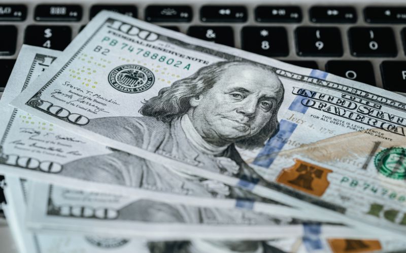 dolar-cai-com-otimismo-sobre-a