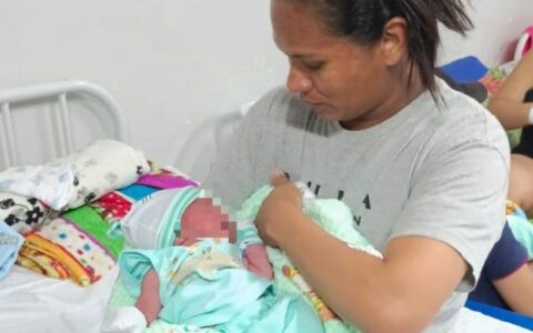gestante-da-a-luz-em-carro-no-