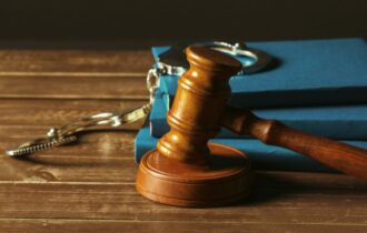 justica-condena-professor-da-u