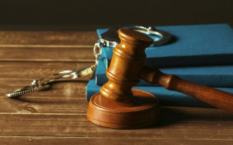 justica-condena-professor-da-u