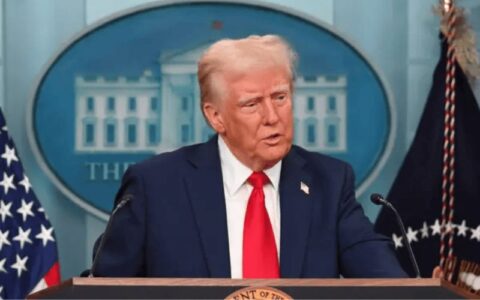 trump-da-inicio-a-construcao-d