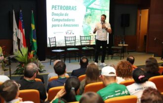 Cerca de 40 escolas da Prefeitura de Manaus recebem doação de computadores da Petrobras