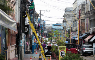 Retirada de fios no centro ganha novo calendário da prefeitura