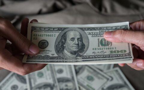 Juros: DIs ficam estáveis com fiscal no radar, apesar de queda do dólar