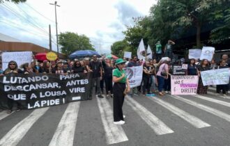 Professores vão às ruas cobrar direitos e se posicionar contra reforma da previdência