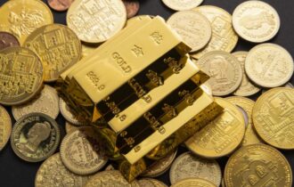 Ouro fecha em alta e atinge nível de US$ 4 mil pela primeira vez, com busca por segurança