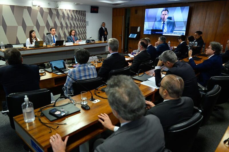 codigo-civil-juristas-discutem