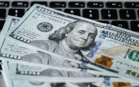 dolar-cai-com-otimismo-sobre-a