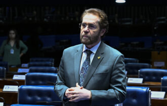 senador-plinio-valerio-critica