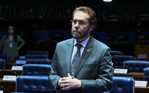 senador-plinio-valerio-critica