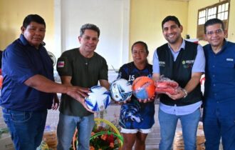 Tadeu leva esporte a comunidade indígena de São Gabriel da Cachoeira