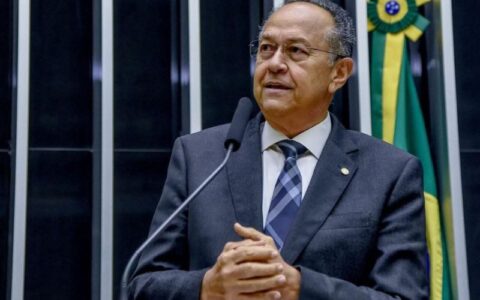 Silas Câmara projeta reeleição antecipada e trata eleição de 2026 como mero detalhe