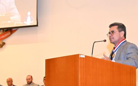 Tadeu de Souza recebe colar do mérito e reforça união com TCE-AM