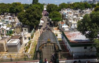 cemiterios-de-manaus-recebem-7