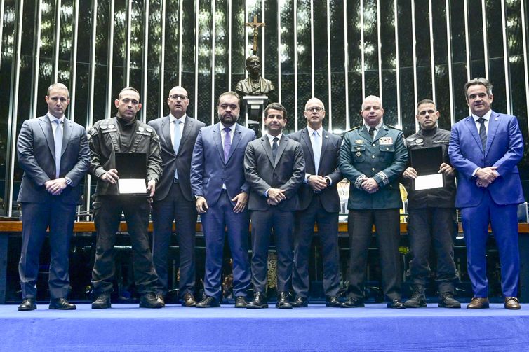 congresso-homenageia-policiais